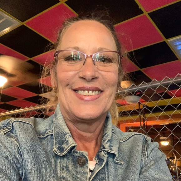 Meet your Posher, Tracey - Picture 2 of 2